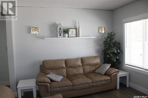 153 Tupper Avenue, Yorkton, SK - Indoor Photo Showing Living Room