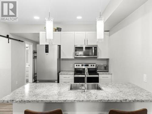 210-420 Range Road, Whitehorse, YT - Indoor Photo Showing Kitchen With Upgraded Kitchen