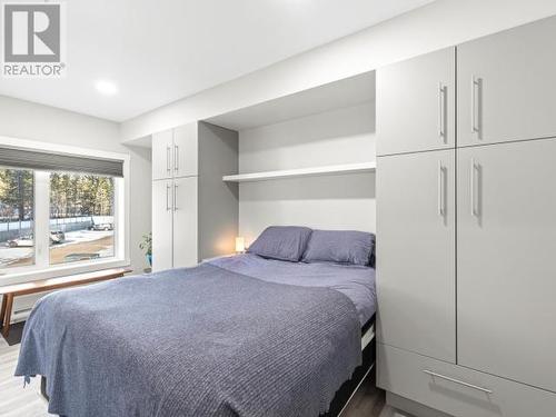 210-420 Range Road, Whitehorse, YT - Indoor Photo Showing Bedroom