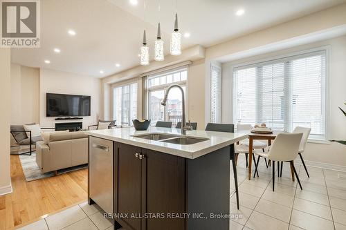 48 Lucida Crt, Whitchurch-Stouffville, ON - Indoor Photo Showing Kitchen