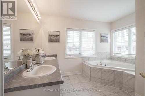 48 Lucida Crt, Whitchurch-Stouffville, ON - Indoor Photo Showing Bathroom