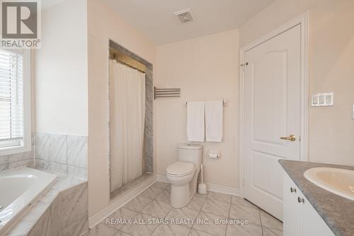 48 Lucida Crt, Whitchurch-Stouffville, ON - Indoor Photo Showing Bathroom