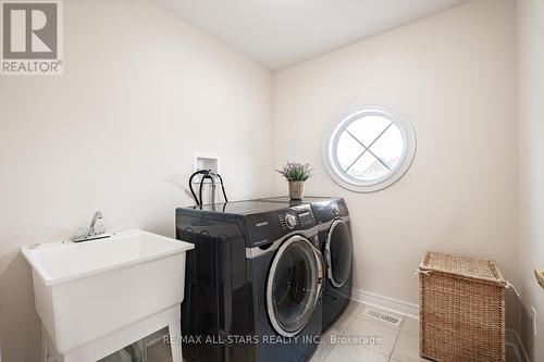 48 Lucida Crt, Whitchurch-Stouffville, ON - Indoor Photo Showing Laundry Room