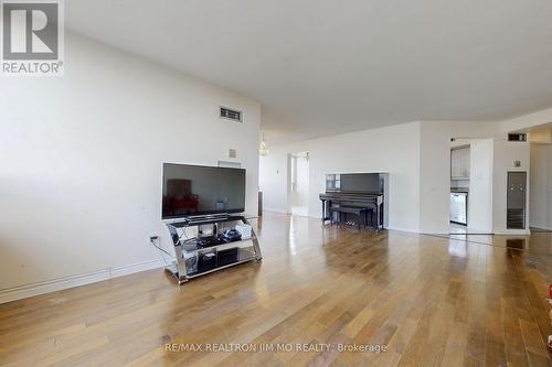 1806 - 30 Greenfield Avenue, Toronto, ON - Indoor Photo Showing Living Room