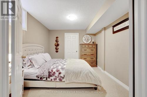 920 Booth Ave, Innisfil, ON - Indoor Photo Showing Bedroom