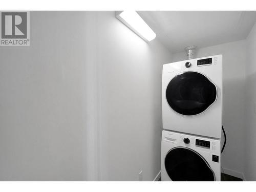 Penthouse 1200 Hornby Street, Vancouver, BC - Indoor Photo Showing Laundry Room