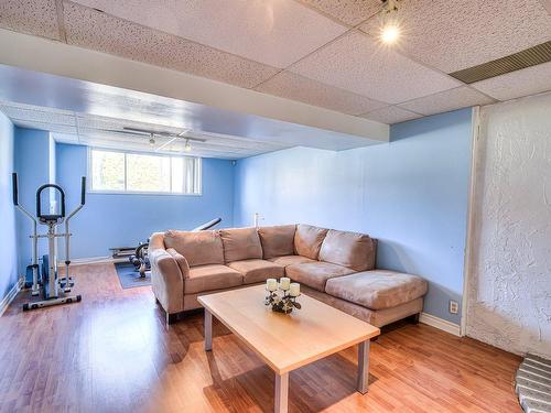 Salle familiale - 120 Rue Vaudreuil, Laval (Chomedey), QC - Indoor