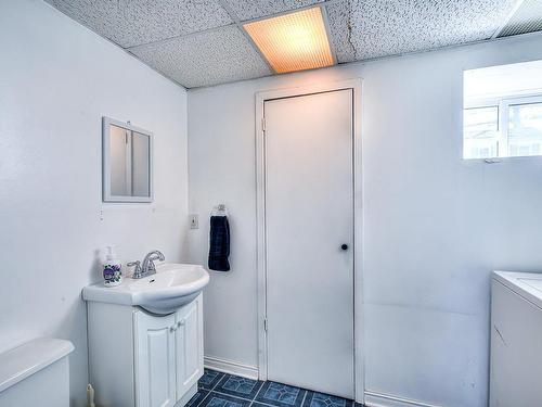 Salle d'eau - 120 Rue Vaudreuil, Laval (Chomedey), QC - Indoor Photo Showing Bathroom