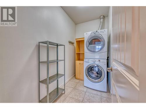 3735 Casorso Road Unit# 407, Kelowna, BC - Indoor Photo Showing Laundry Room