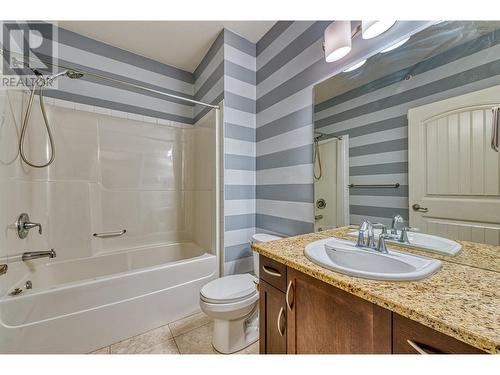 3735 Casorso Road Unit# 407, Kelowna, BC - Indoor Photo Showing Bathroom