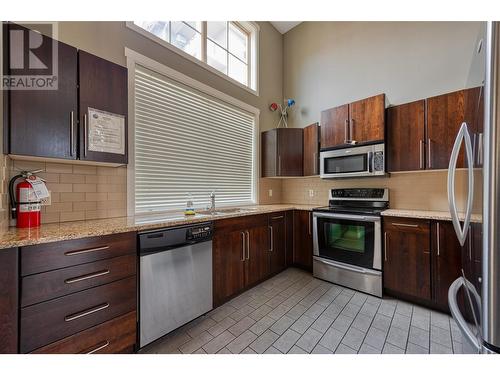 3735 Casorso Road Unit# 407, Kelowna, BC - Indoor Photo Showing Kitchen