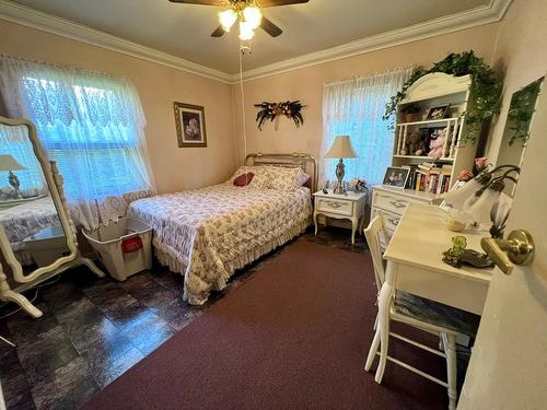 501 8Th Avenue, Castlegar, BC - Indoor Photo Showing Bedroom