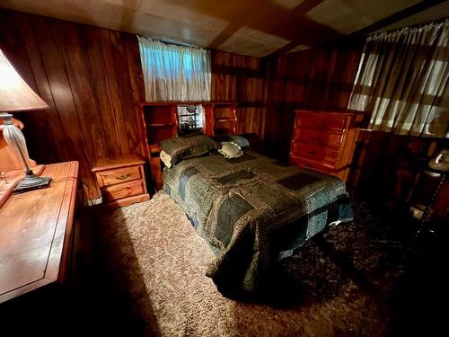 501 8Th Avenue, Castlegar, BC - Indoor Photo Showing Bedroom