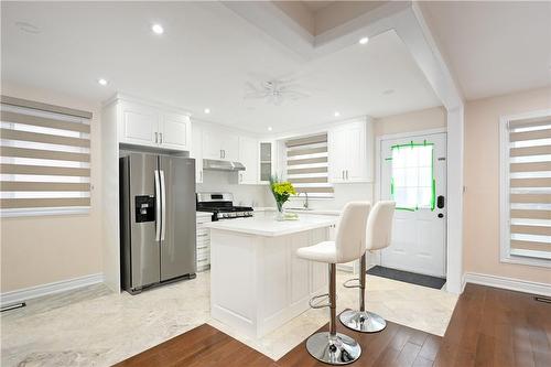 48 Larchwood Circle, Welland, ON - Indoor Photo Showing Kitchen With Upgraded Kitchen