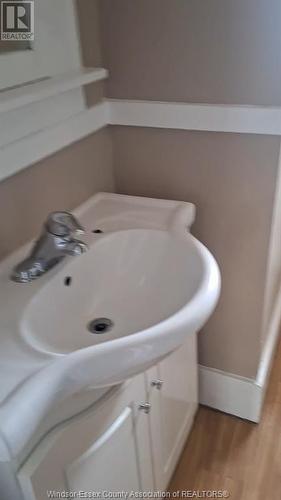 3219 Linwood Place, Windsor, ON - Indoor Photo Showing Bathroom