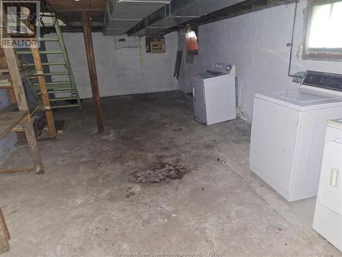 3219 Linwood Place, Windsor, ON - Indoor Photo Showing Laundry Room