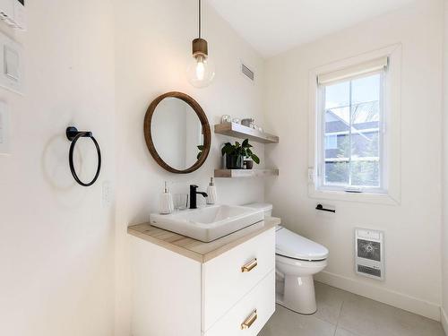 Powder room - 549 Boul. D'Youville, Châteauguay, QC - Indoor Photo Showing Bathroom