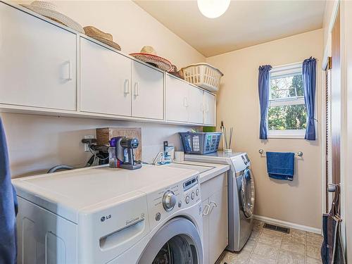 2819 View Terr, Port Alberni, BC - Indoor Photo Showing Laundry Room