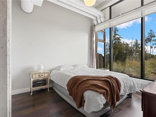 306-2049 Country Club Way, Langford, BC - Indoor Photo Showing Bedroom