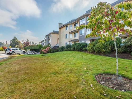105-134 Fifth Ave East, Qualicum Beach, BC - Outdoor
