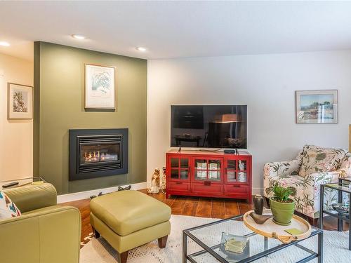 105-134 Fifth Ave East, Qualicum Beach, BC - Indoor Photo Showing Living Room With Fireplace