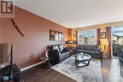 1436 Comfrey Circle, Ottawa, ON - Indoor Photo Showing Living Room