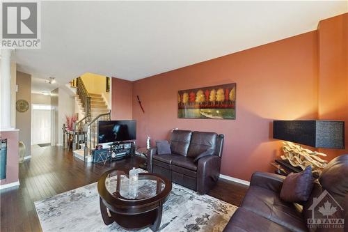 1436 Comfrey Circle, Ottawa, ON - Indoor Photo Showing Living Room