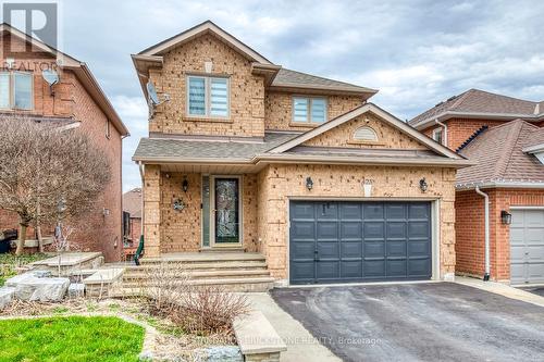 423 Carruthers Ave, Newmarket, ON - Outdoor With Facade