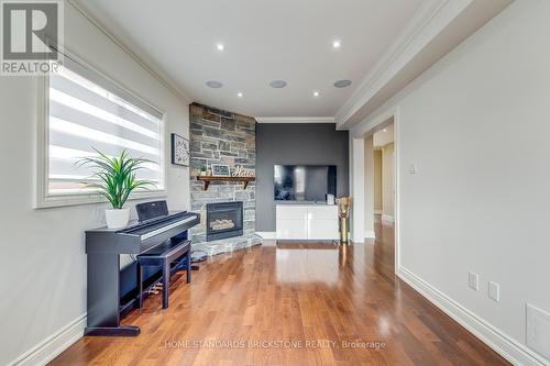 423 Carruthers Ave, Newmarket, ON - Indoor With Fireplace