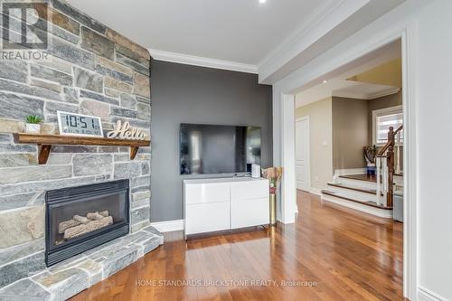 423 Carruthers Ave, Newmarket, ON - Indoor Photo Showing Living Room With Fireplace