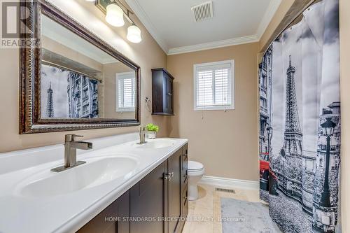 423 Carruthers Ave, Newmarket, ON - Indoor Photo Showing Bathroom