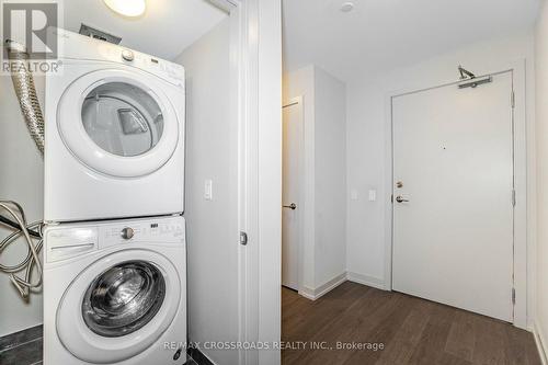 215 - 555 William Graham Drive, Aurora, ON - Indoor Photo Showing Laundry Room