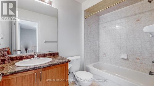 52 Pearcey Cres E, Barrie, ON - Indoor Photo Showing Bathroom