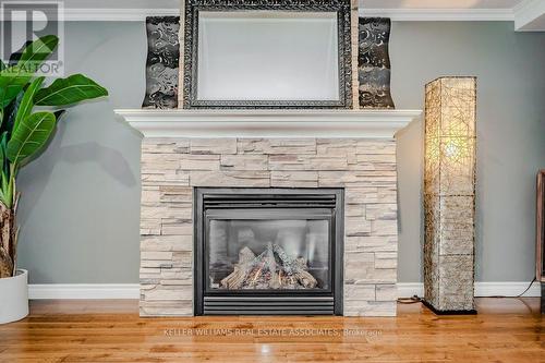 3383 Mainsail Cres, Mississauga, ON - Indoor Photo Showing Living Room With Fireplace