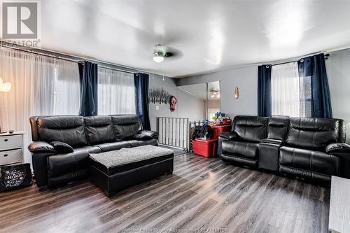 22 Ivan Street, Leamington, ON - Indoor Photo Showing Living Room