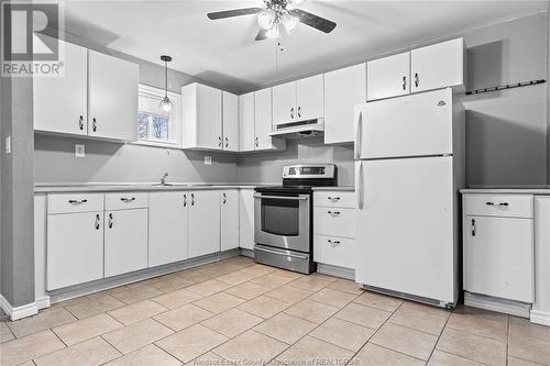 3762 3Rd Concession South, Amherstburg, ON - Indoor Photo Showing Kitchen