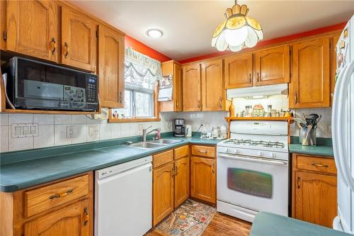 631 Lowther Street S, Cambridge, ON - Indoor Photo Showing Kitchen With Double Sink