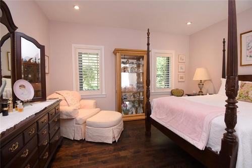 1055 Binkley Road, Hamilton, ON - Indoor Photo Showing Bedroom