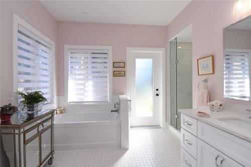 1055 Binkley Road, Hamilton, ON - Indoor Photo Showing Bathroom