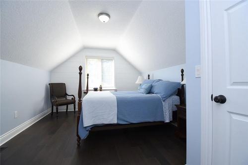 1055 Binkley Road, Hamilton, ON - Indoor Photo Showing Bedroom