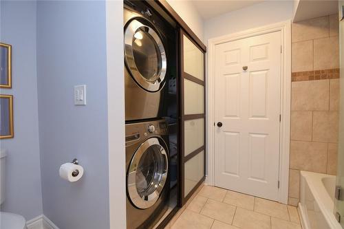 1055 Binkley Road, Hamilton, ON - Indoor Photo Showing Laundry Room