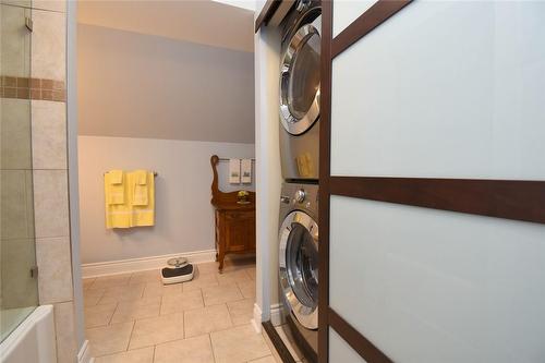 1055 Binkley Road, Hamilton, ON - Indoor Photo Showing Laundry Room