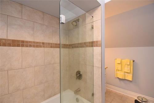 1055 Binkley Road, Hamilton, ON - Indoor Photo Showing Bathroom