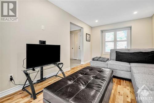 1852 D'Amour Crescent, Orleans, ON - Indoor Photo Showing Living Room