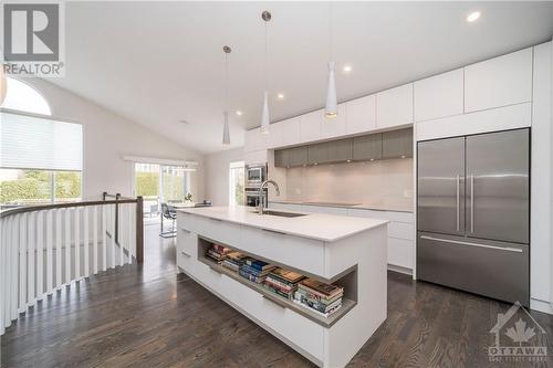 94 Shaughnessy Crescent, Kanata, ON - Indoor Photo Showing Kitchen With Upgraded Kitchen