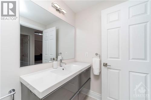 94 Shaughnessy Crescent, Kanata, ON - Indoor Photo Showing Bathroom