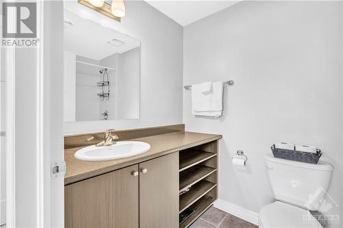 184 Den Haag Drive, Ottawa, ON - Indoor Photo Showing Bathroom