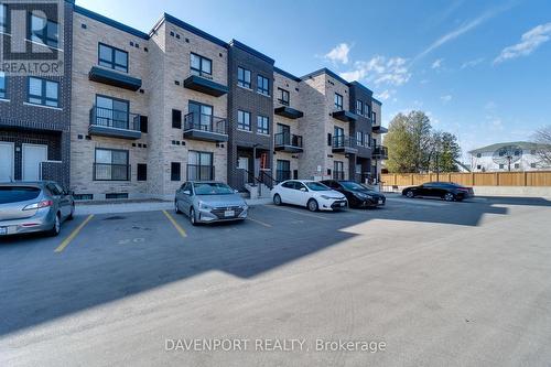 #20 -600 Victoria St S, Kitchener, ON - Outdoor With Facade