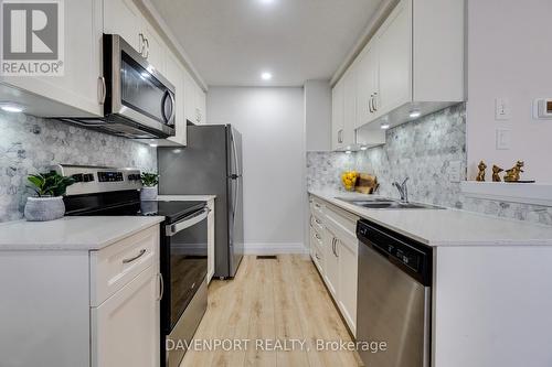 #20 -600 Victoria St S, Kitchener, ON - Indoor Photo Showing Kitchen With Double Sink