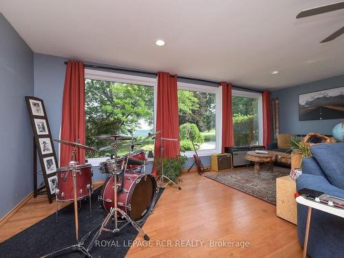 348557 15 Sideroad, Mono, ON - Indoor Photo Showing Living Room